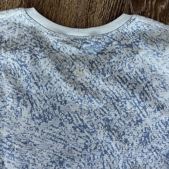 EUC Lululemon Swiftly Breathe Long Sleeve Shirt Blue Pattern Women’s Size 6 Run - Picture 9 of 10